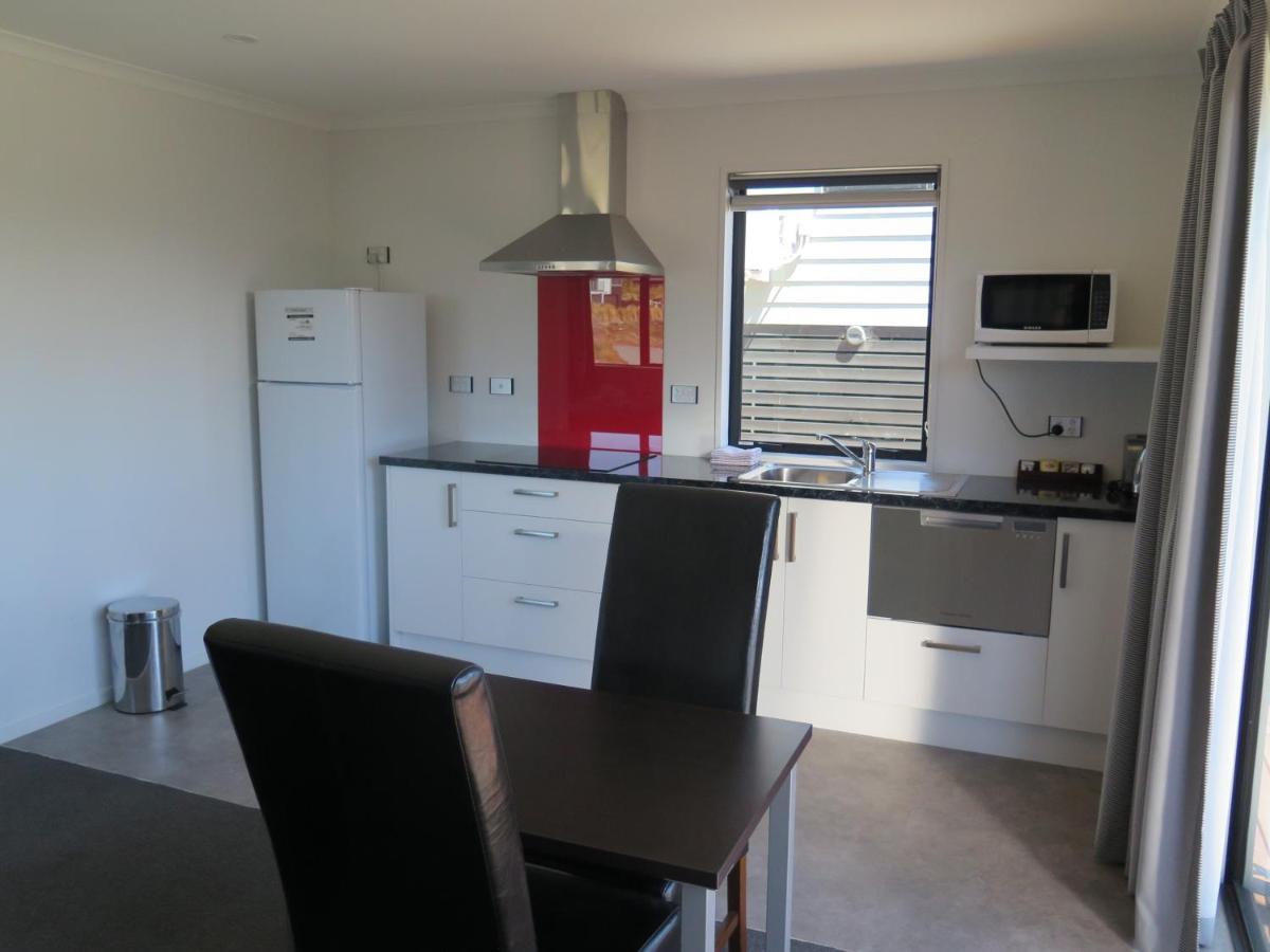 Mack N Tosh Apartment